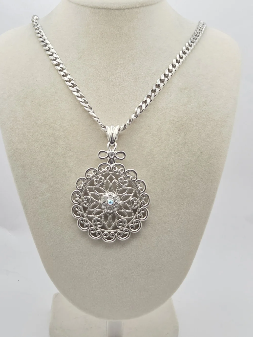 Silver Tone Openwork Floral Mandalla Pendant Necklace Rhinestone Accent 18